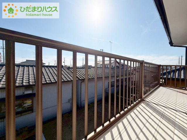 いわき市泉町滝尻字加賀前　中古戸建　のバルコニー|お布団など大きいものも、充分に干せる広さがございます。人気のベランピングも楽しめる広さ！自宅のアウトドア空間でゆったり過ごせます。