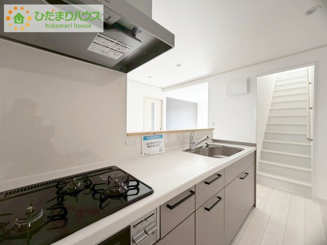 いわき市泉町滝尻字加賀前　中古戸建　のキッチン|カウンターは少し高くなってますので、手元が隠れて来客からは見えにくくなってます♪