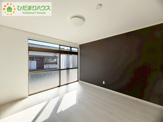 いわき市泉町滝尻字加賀前　中古戸建　の洋室|リビングに隣接した洋室は収納もしっかりと確保されています！