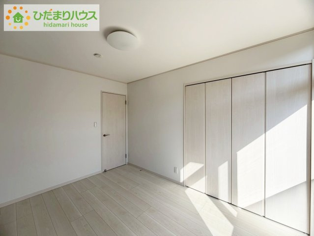 いわき市泉町滝尻字加賀前　中古戸建　の洋室|明るく光が入る洋室です(^^)/