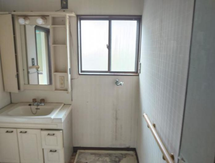 いわき市内郷高坂町立野　中古戸建の独立洗面台