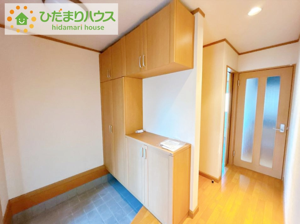 いわき市若葉台1丁目　中古戸建の玄関|家族の靴をたっぷり収納！大型シューズクローゼット付き(^^♪
