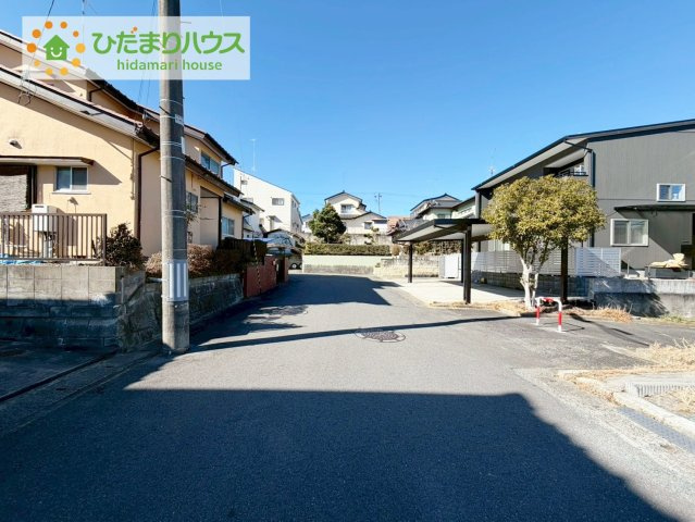 いわき市若葉台1丁目　中古戸建の前面道路含む現地写真|車使用時にも便利♪広めな前面道路。