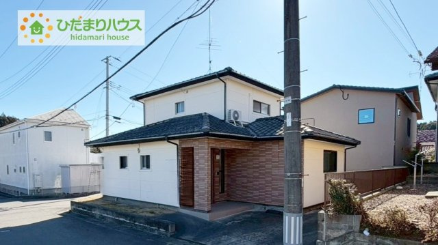 いわき市若葉台1丁目　中古戸建の外観|明るい光が差し込む開放感あふれる住まいです。