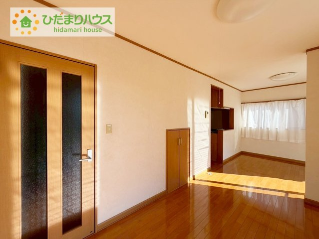 いわき市若葉台1丁目　中古戸建の居間・リビング|開放感あるLDKを確保！家族が集まるリビングはゆったり過ごしリフレッシュする場として居心地の良い空間にしたいですね。