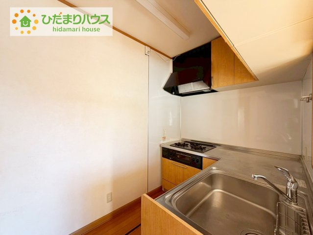 いわき市若葉台1丁目　中古戸建のキッチン|カウンターは少し高くなってますので、手元が隠れて来客からは見えにくくなってます♪