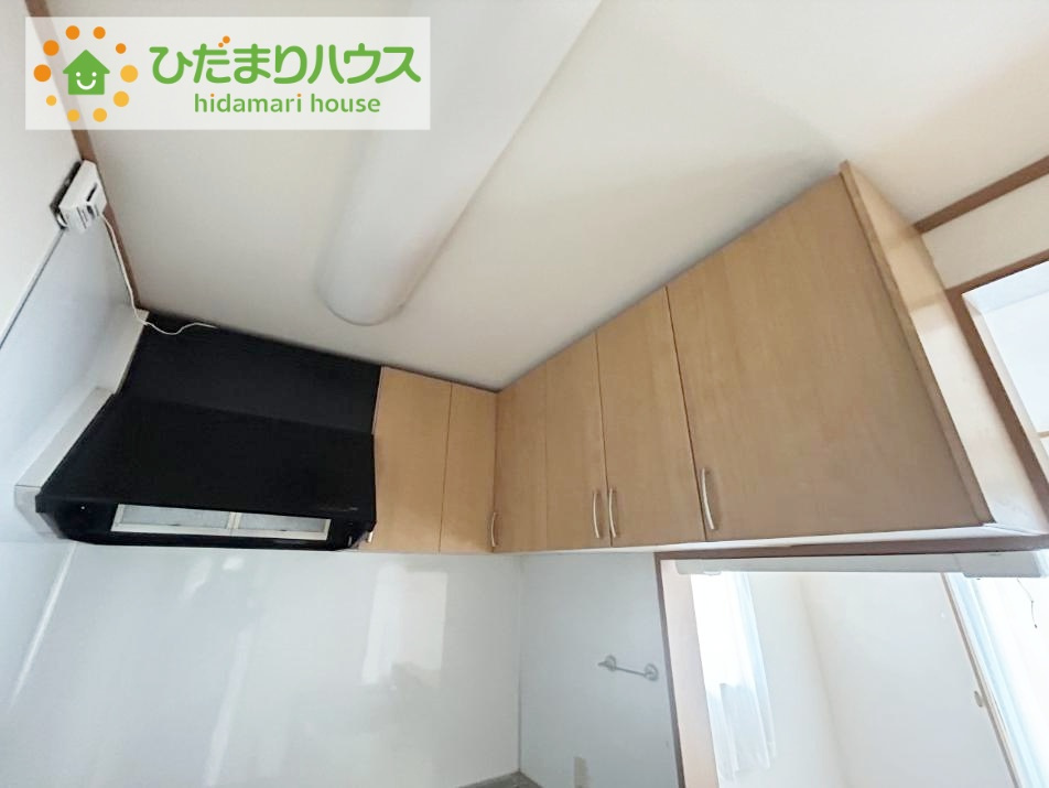 いわき市若葉台1丁目　中古戸建のキッチン|カウンターは少し高くなってますので、手元が隠れて来客からは見えにくくなってます♪