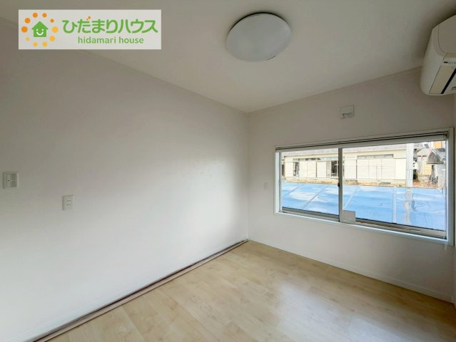 いわき市平下荒川字久世原　中古戸建　の洋室|広めの主寝室は、ベッドの他にもパソコンデスクやドレッサーなども置けちゃいます(*^-^*)