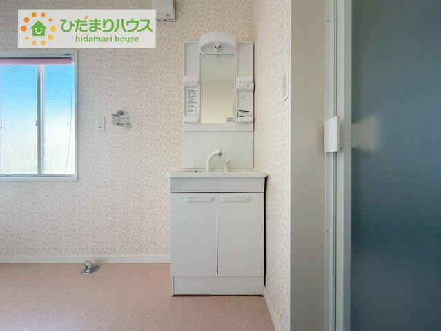 いわき市平下荒川字久世原　中古戸建　の独立洗面台|シンプルで使い勝手の良い独立洗面台！