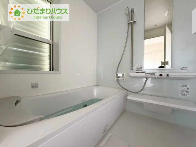 いわき市平下荒川字久世原　中古戸建　の浴室|何歳まで一緒に入ってくれるだろうか・・・。
広いお風呂は、お子様と一緒に入るバスタイムがより楽しくなります。