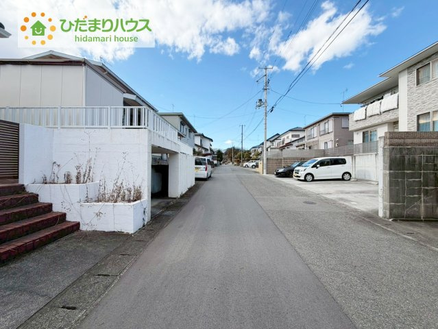 いわき市平下荒川字久世原　中古戸建　の前面道路含む現地写真|閑静な住宅街なので、車庫入れも楽々(^^♪