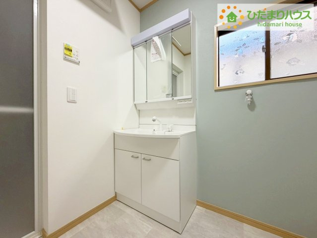 いわき市平赤井字不動堂　中古戸建　の独立洗面台|ワイドな独立洗面台には、ちょっとしたスキンケア用品などを置くのにも便利ですね(^^)/