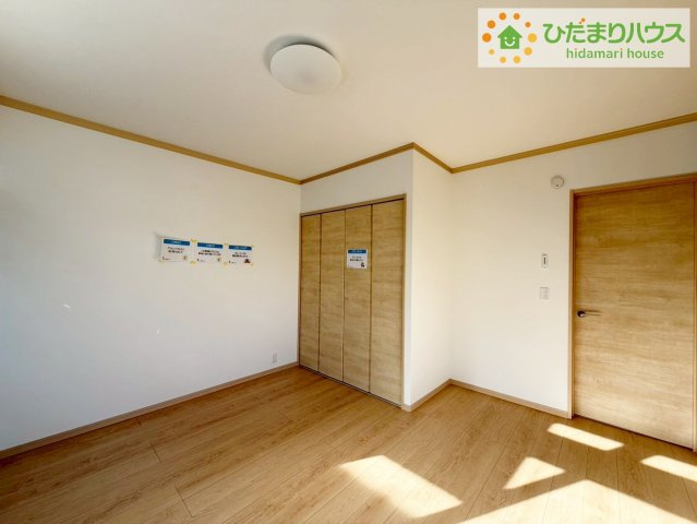 いわき市平赤井字不動堂　中古戸建　の洋室|バルコニーに面していて、たっぷり光りの入る明るい主寝室です！