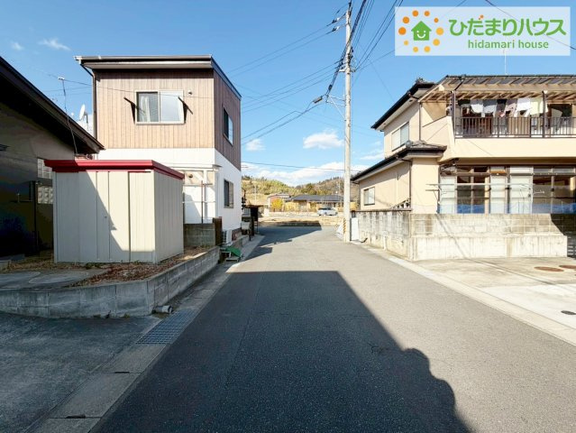 いわき市平赤井字不動堂　中古戸建　の前面道路含む現地写真|車使用時にも便利♪広めな前面道路。