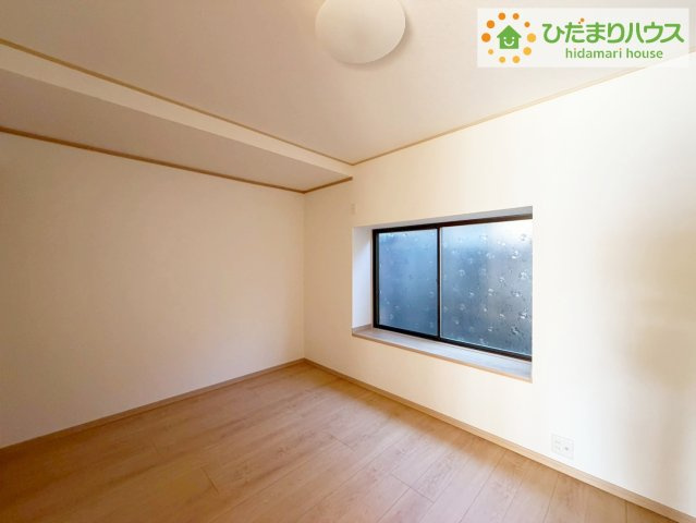 いわき市平赤井字不動堂　中古戸建　の洋室|明るく光が入る洋室です(^^)/