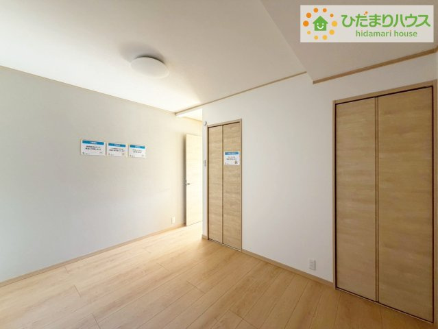 いわき市平赤井字不動堂　中古戸建　の洋室|リビングに隣接した洋室は収納もしっかりと確保されています！