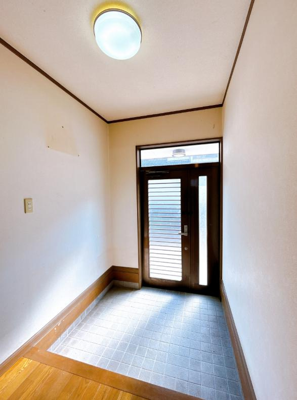 いわき市常磐湯本町宝海　中古戸建　の玄関