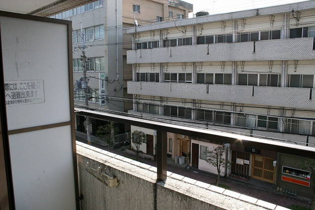 エクセレント河のバルコニー|バルコニーからの眺めを楽しみながら食事をしませんか