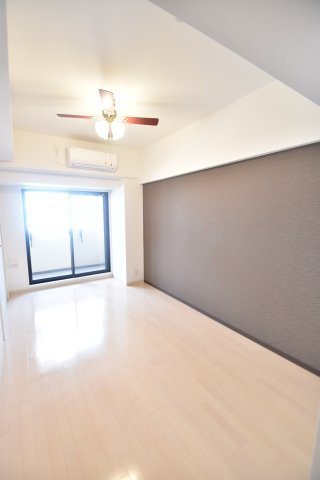 大阪市都島区都島中通２丁目の賃貸マンションの居間・リビング