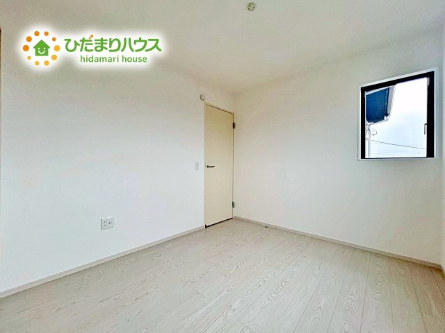 【洋室】 | 石岡市茨城1期　新築戸建　2号棟 | 白を基調とした明るく爽やかな子ども室。自分の時間に集中できる、落ち着きのある居室です。学習机やベッドなどの家具もゆとりを持って配置できます。