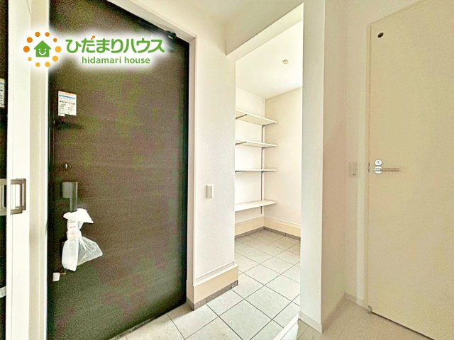 【玄関】 | 石岡市茨城1期　新築戸建　2号棟 | 丁度良い靴箱のサイズ♪これだけあれば家族全員の靴がしまえてスッキリ(^O^)