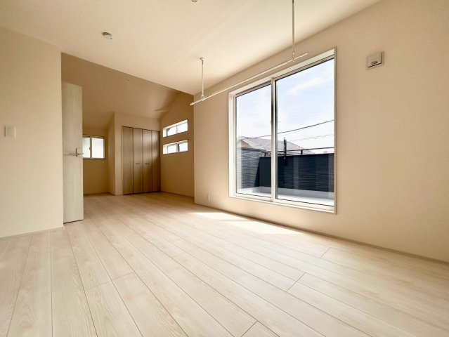 蓮田市馬込2丁目　新築戸建　ブルーミング01の寝室|主寝室：11.25帖
