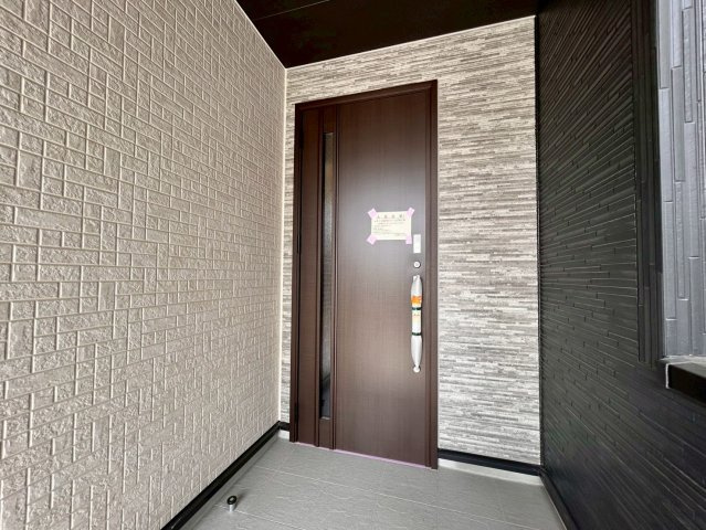 蓮田市馬込2丁目　新築戸建　ブルーミング01の玄関