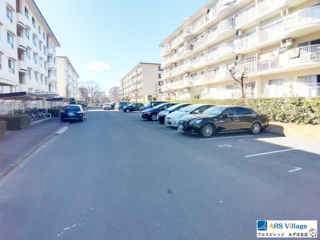 志木ニュータウン南の森壱番街1号棟の駐車場