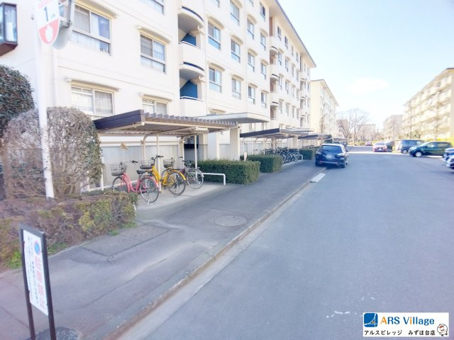 志木ニュータウン南の森壱番街1号棟の駐輪場