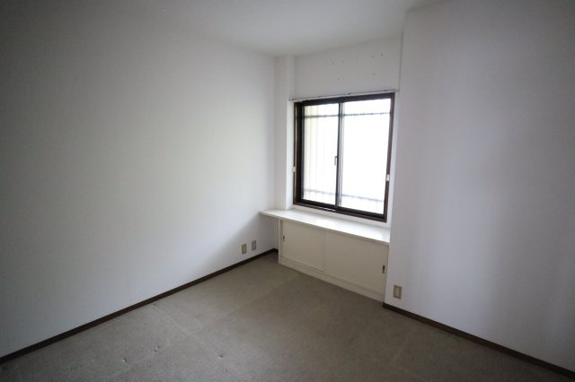 ローレル東生駒のエントランス