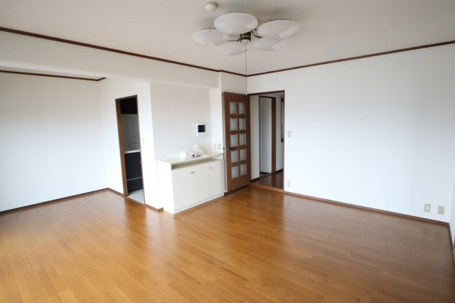 ローレル東生駒の玄関