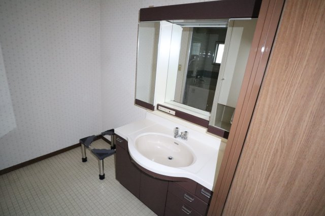 ローレル東生駒の洋室