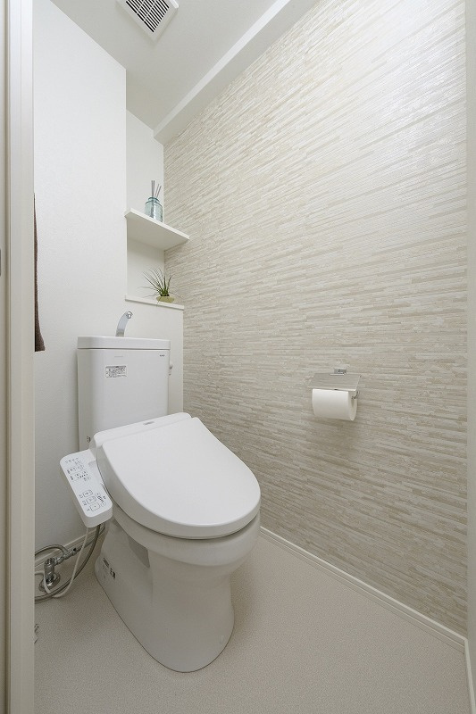 新品家具付きマンション舞鶴19(KaGood福岡)のトイレ|ゆったりとした空間のトイレです