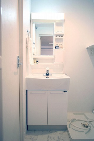 新品家具付きマンション博多駅南10(KaGood福岡)の洗面所|脱衣スペースもあります