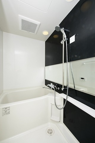 新品家具付きマンション美野島16(KaGood福岡)の浴室|コンパクトで使いやすいお風呂です