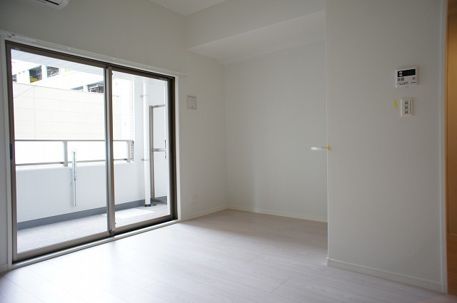 新品家具付きマンション薬院11(KaGood福岡)の居間・リビング|使いやすい居間です