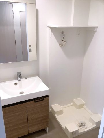 新品家具付きマンション築港本町21(KaGood福岡)の洗面所|広い洗面スペース