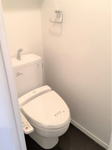 新品家具付きマンション博多駅前31B(KaGood福岡)のトイレ|トイレです