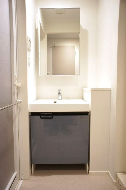 新品家具付きマンション築港本町10(KaGood福岡)の洗面所|忙しい朝には欠かせない洗面所です