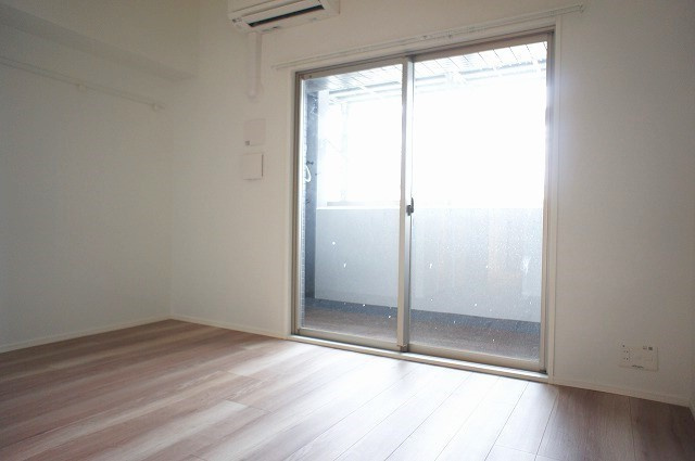 新品家具付きマンション築港本町10(KaGood福岡)の洋室|落ち着いた色調の洋室です