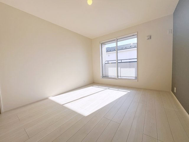 新築戸建・新築建売　福島市下鳥渡新町　鳥川小・信夫中の洋室|2面採光で陽射しがたっぷり差し込む明るい洋室です！