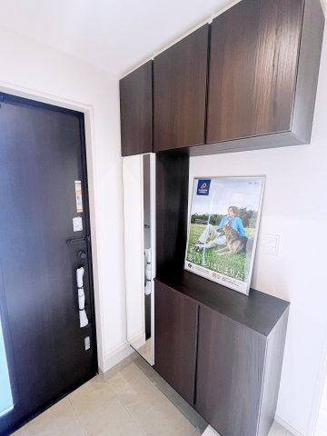 新築戸建・新築建売　福島市下鳥渡新町　鳥川小・信夫中の玄関|玄関収納付きなので玄関がすっきりした状態を保てます！