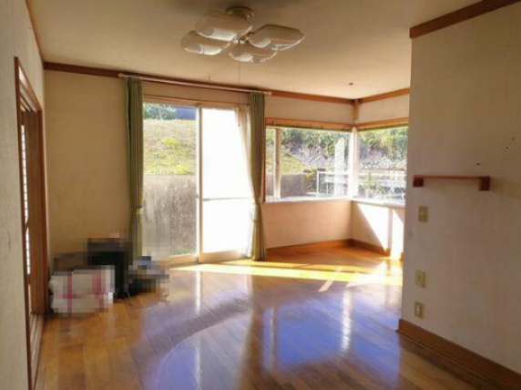 日立市宮田町1丁目　中古戸建の居間・リビング