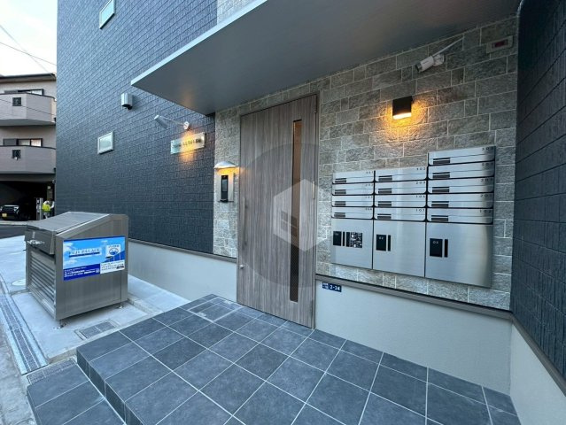 フジパレス高井田5番館のエントランス