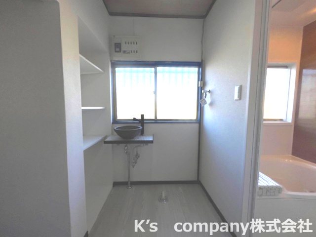 ◎茅ヶ崎市赤羽根　中古戸建の洗面所|可愛らしい丸みのあるデザインの洗面☆