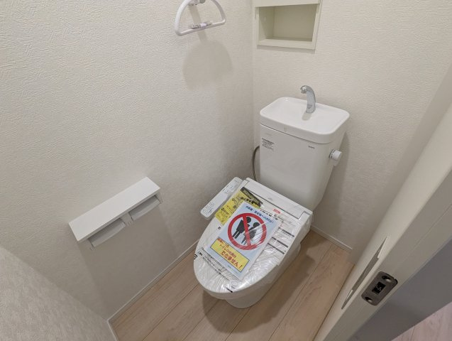 ひたちなか市磯崎町　第３のトイレ|窓付きで換気ができ、常に快適なスペースでお一人時間を☆彡（同施工物件）