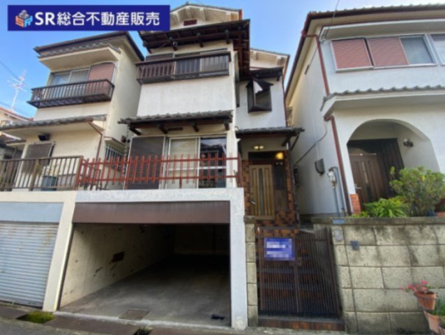 三島2丁目中古戸建の居間・リビング|明るいリビングで、ご家族でゆったりとお過ごしいただけます♪