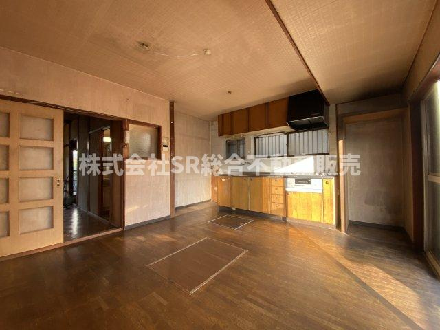 三島2丁目中古戸建の居間・リビング|使いやすいリビングです