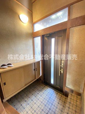 三島2丁目中古戸建の玄関|ゆったりとした玄関です