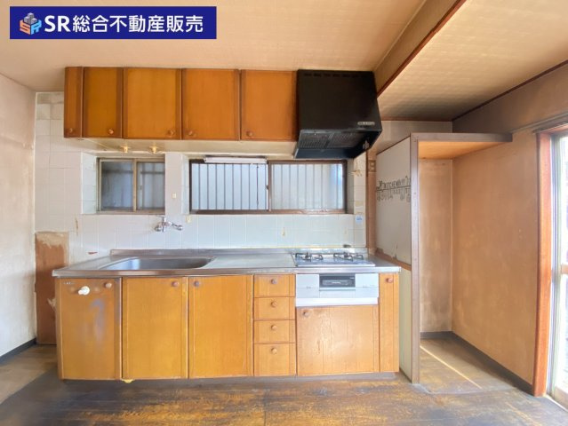 三島2丁目中古戸建のキッチン|2口ガスシステムキッチンにはグリル付きでお料理快適です！
